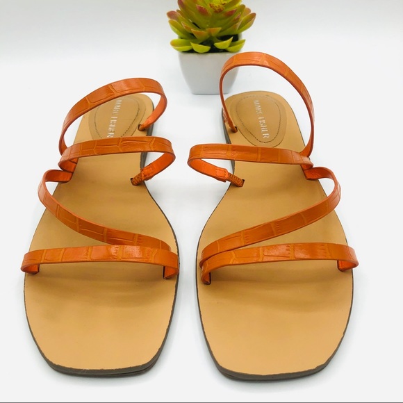 Marc Fisher Strappy Flats Slip on Sandals - Picture 5 of 8